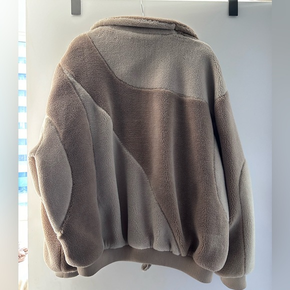 Cozy Teddy Coat in Perfect Condition (Unisex) - Picture 3 of 3